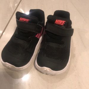 Nike girls baby shoes size 4C